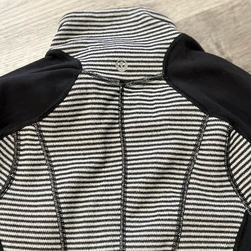Lululemon Black Run U-Turn 1/4 Zip Pullover Reversible Stripe - Picture 4 of 9